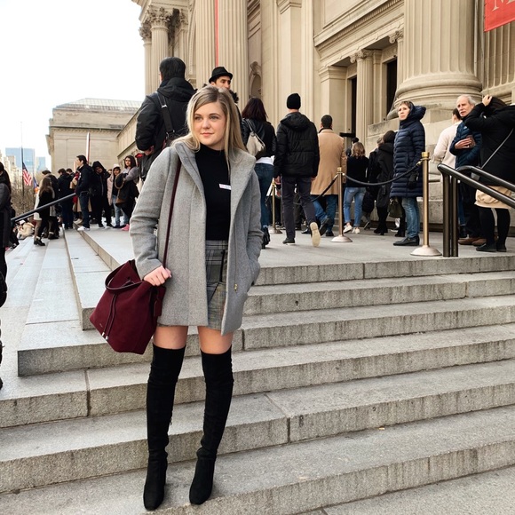 🎉 MEET THE POSHER 🎉 - Picture 1 of 10